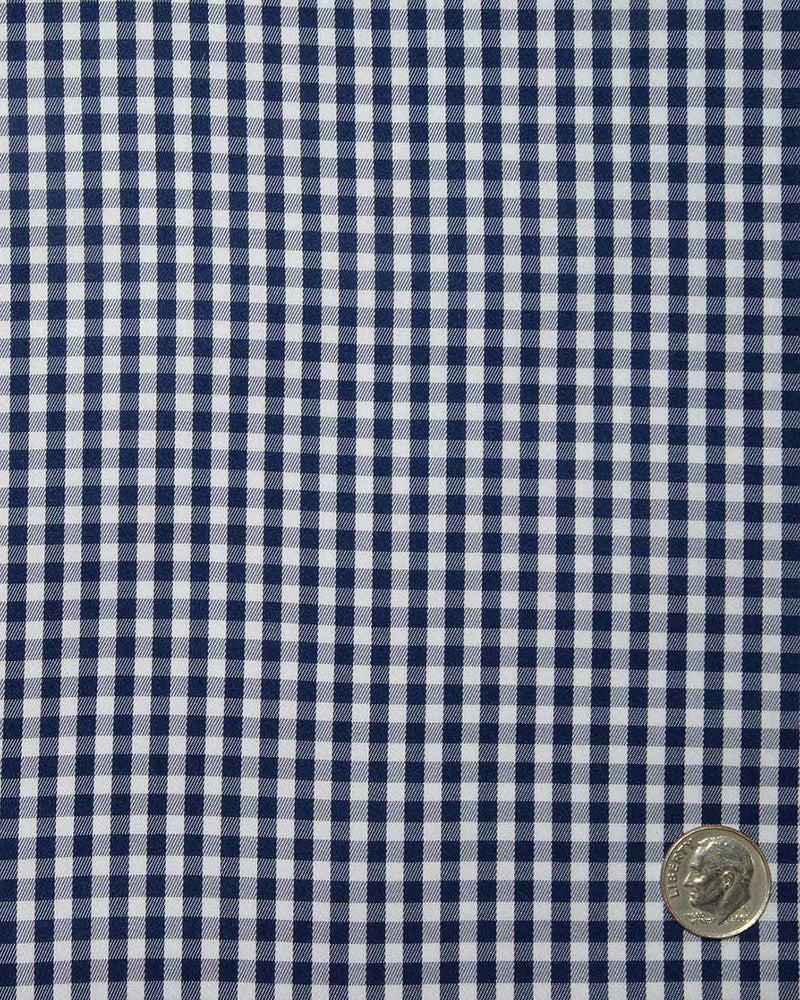 Marineblaues und weißes Makro-Gingham-Karohemd