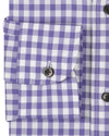 Breite lila Gingham-Karos auf Weiß