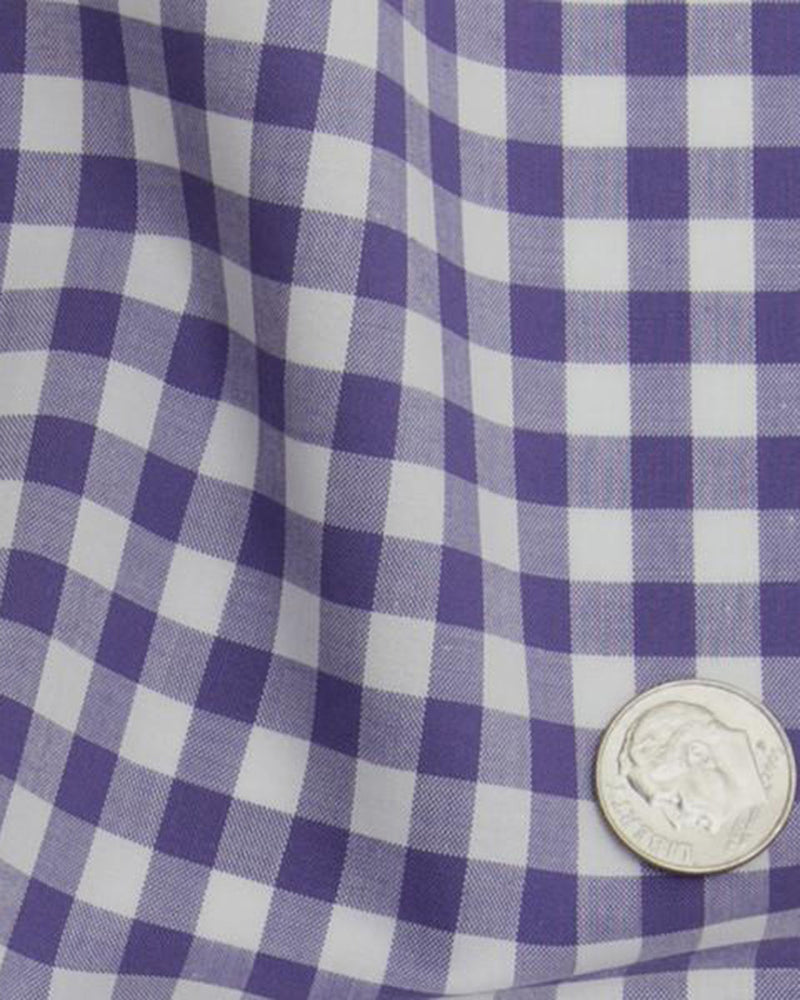Breite lila Gingham-Karos auf Weiß