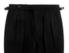Schwarze, hochgeschnittene Hose aus schwerem Wollflanell