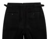 Schwarze, hochgeschnittene Hose aus schwerem Wollflanell