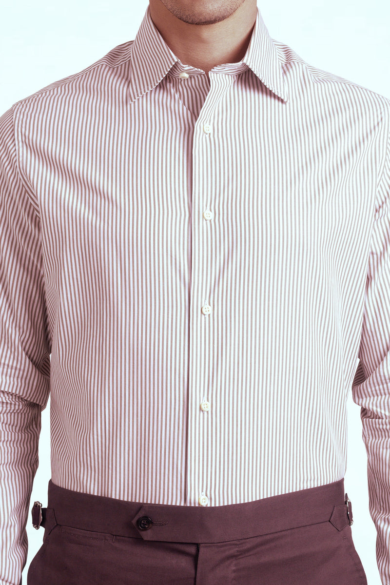 Chemise à rayures marron et blanches