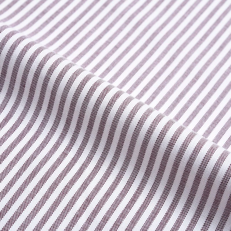 Bordeauxrotes, gestreiftes Oxford-Hemd mit knitterfreiem Material