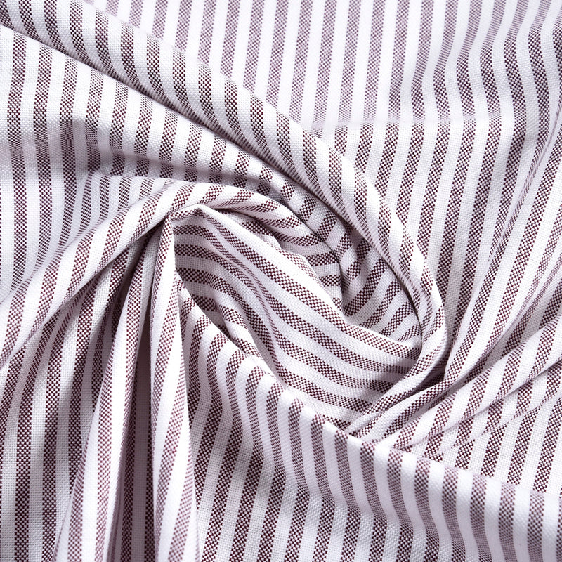 Bordeauxrotes, gestreiftes Oxford-Hemd mit knitterfreiem Material