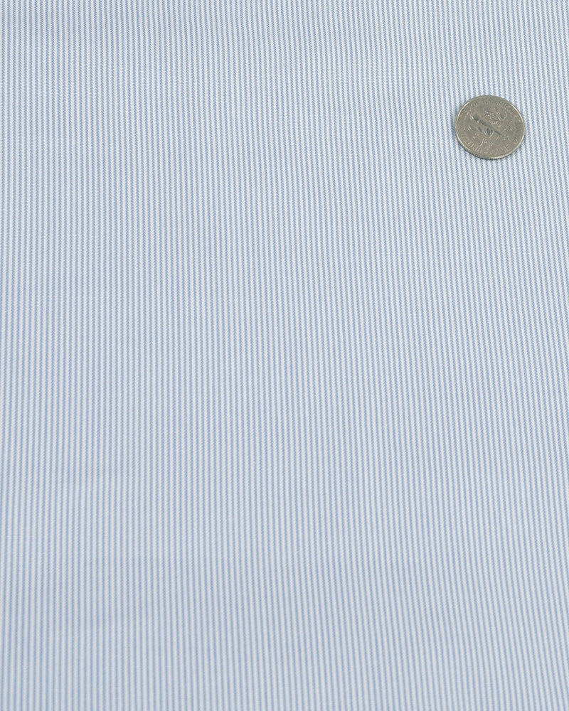 Himmelblaues Hemd mit Mille-Streifen