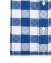 Selbstdruck auf blau-weißen Makro-Checks