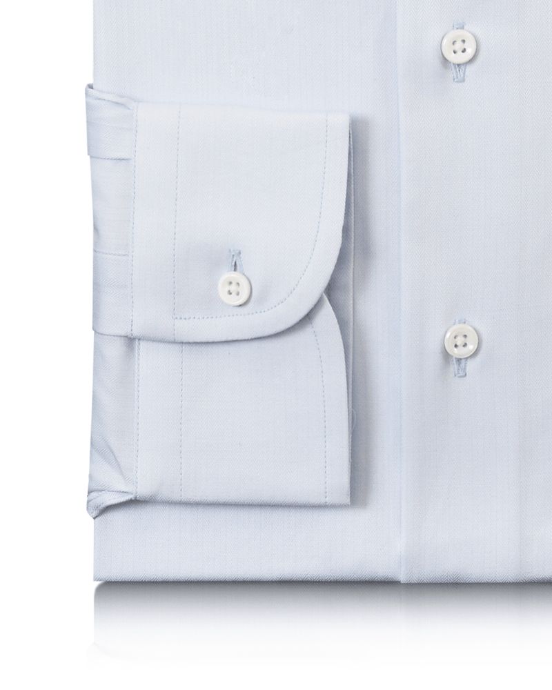 Chemise bleu pâle à chevrons
