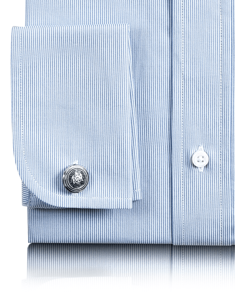 Himmelblaues Hemd mit Mille-Streifen