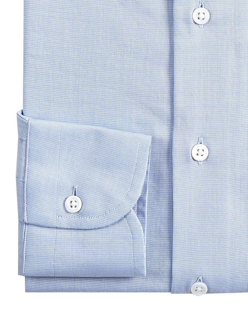 Hellblaues End-on-End-Shirt