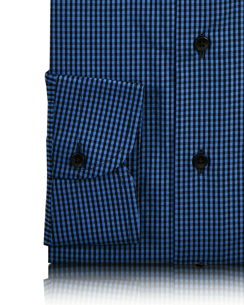 Schwarzes und blaues Hemd mit Mikro-Gingham-Karomuster