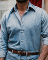 Hellblaues Chambray-Hemd aus Denim mit verwaschenem Muster