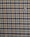 Marineblaues Tattersall-Hemd auf beigem Flanell