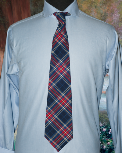 Rot-blaue Tartain-Plaid-Krawatte