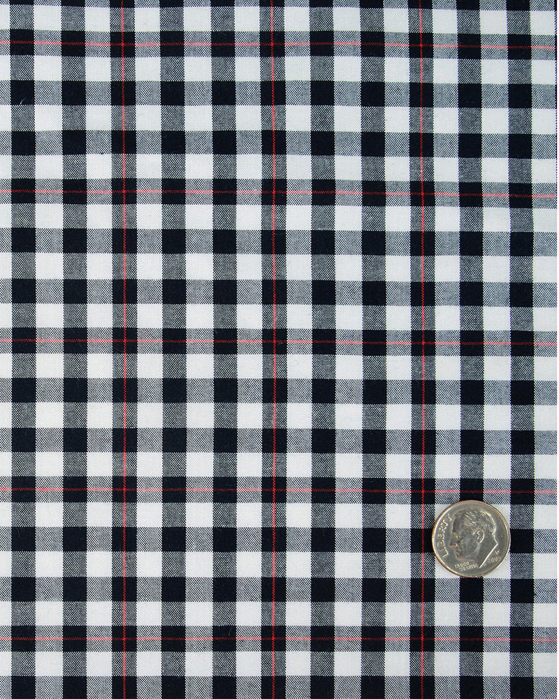 Rote Nadelstreifen auf schwarzem Gingham-Hemd