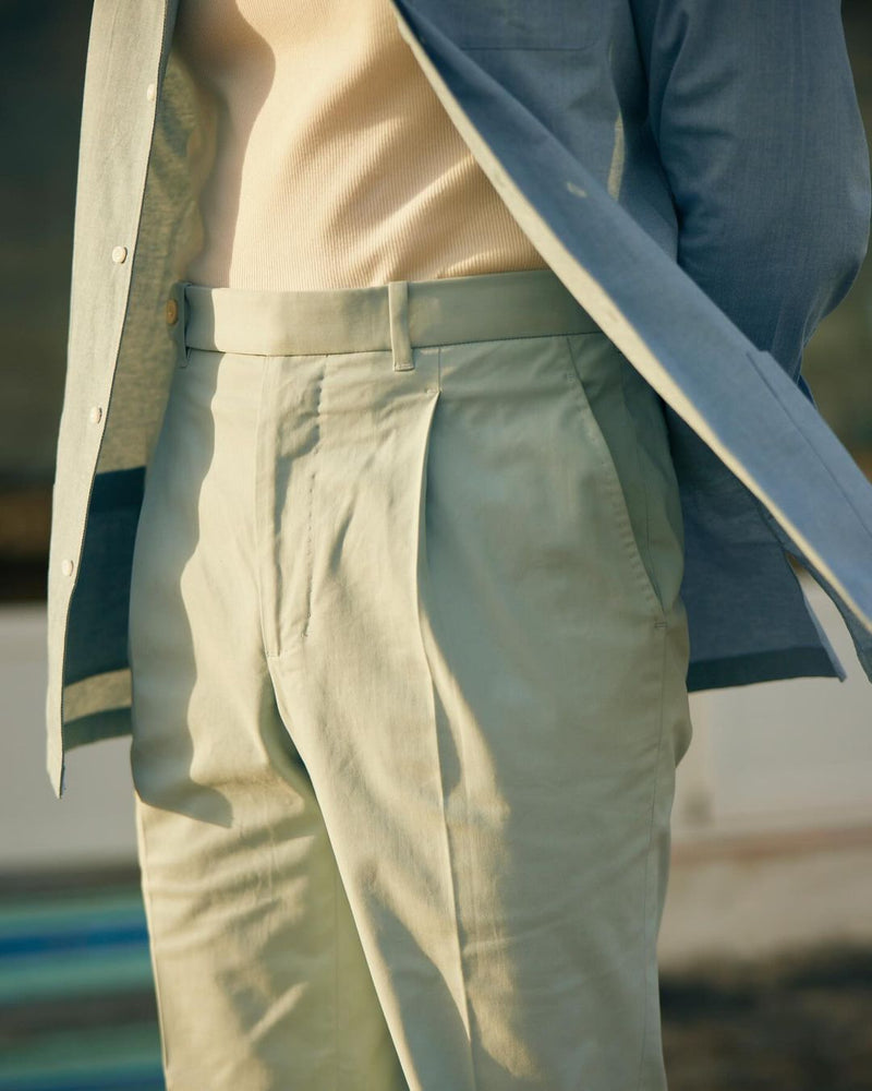 Plissierte, puderblaue Twill-Hose mit hohem Bund
