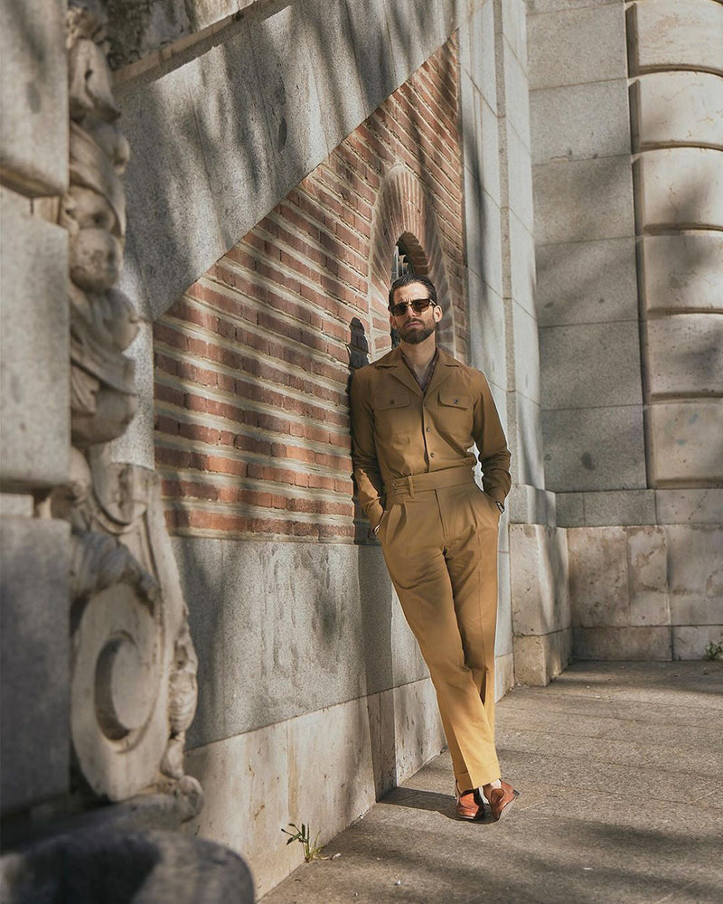 Pantalon à taille haute et double patte de serrage en sergé de cuivre plissé