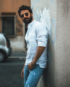 Verwaschene hellblaue Jeans im Used-Look