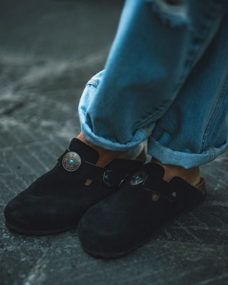 Verwaschene hellblaue Jeans im Used-Look