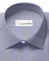 Chemise d'affaires blanche à rayures bleues