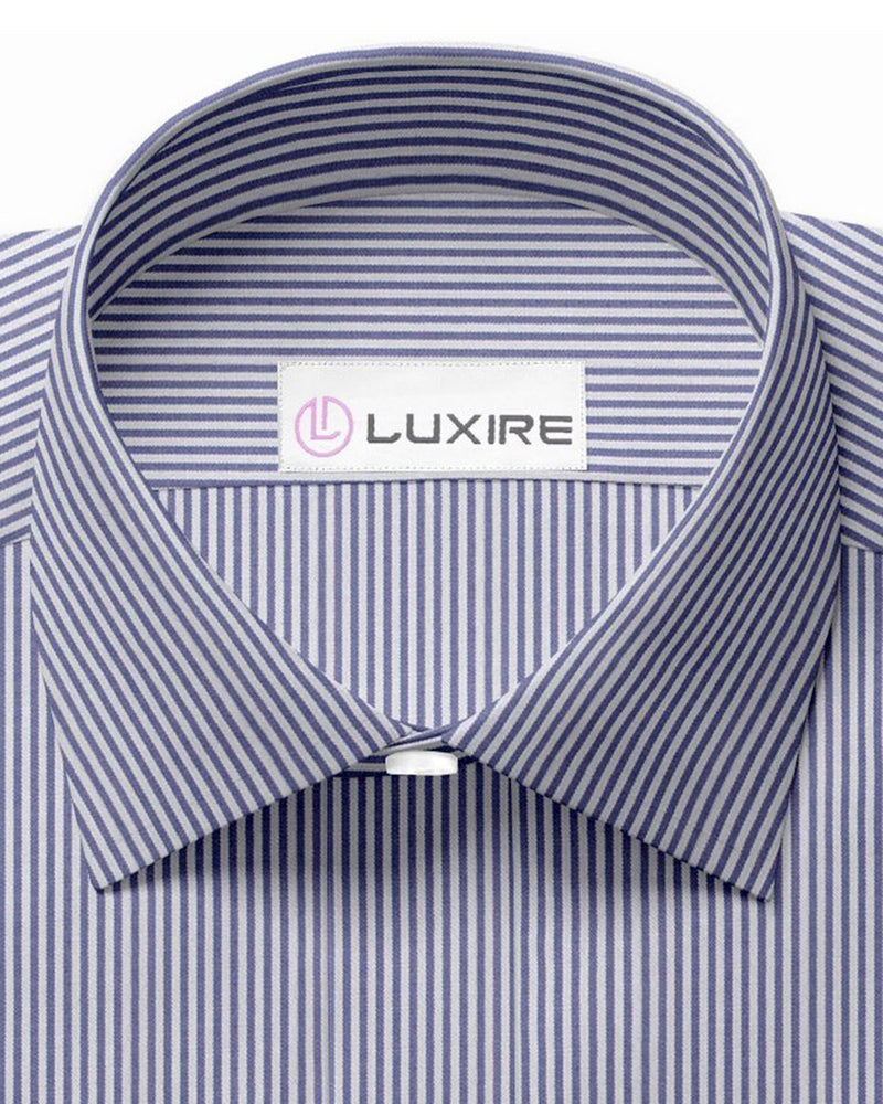 Chemise d'affaires blanche à rayures bleues