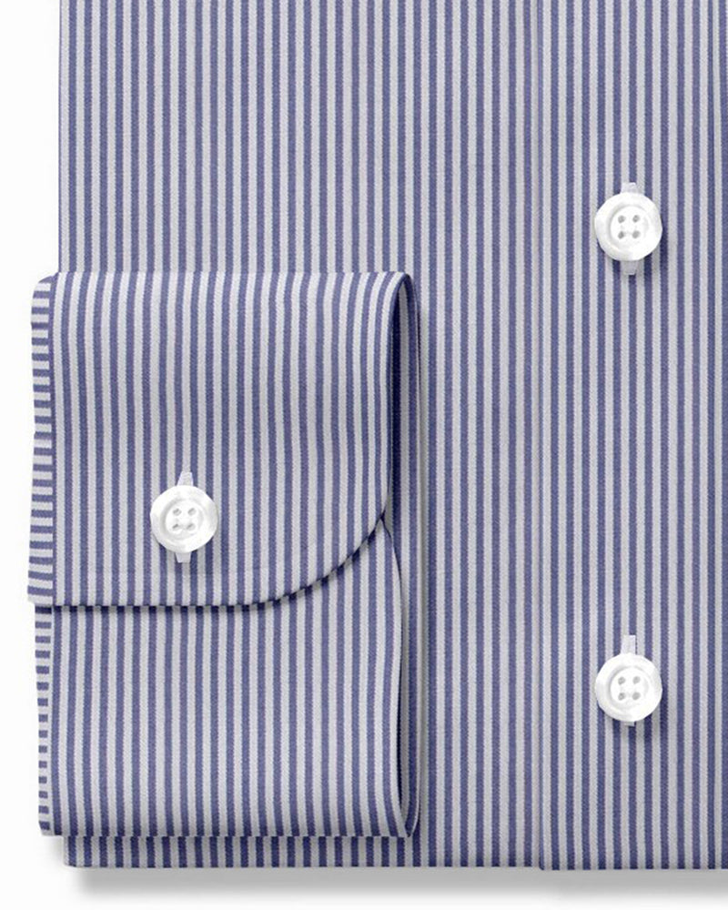 Chemise d'affaires blanche à rayures bleues
