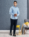 Blau auf weißem, breites Gingham-Karohemd