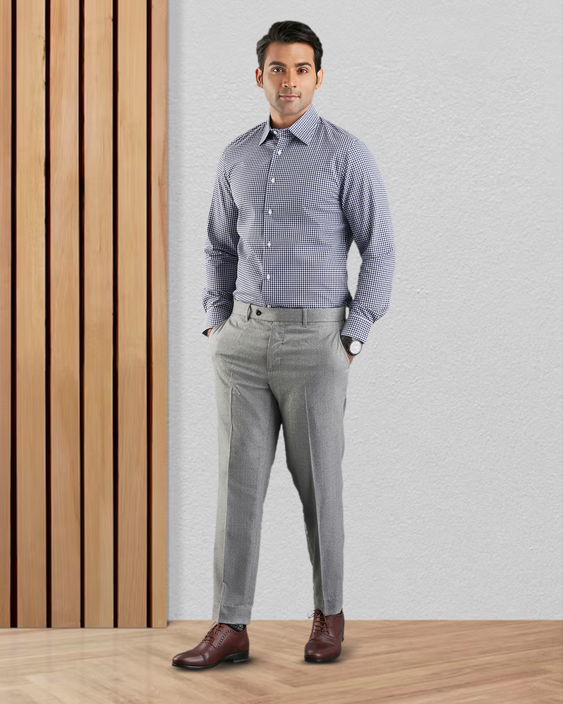 Marineblaues, kleines Gingham-Hemd
