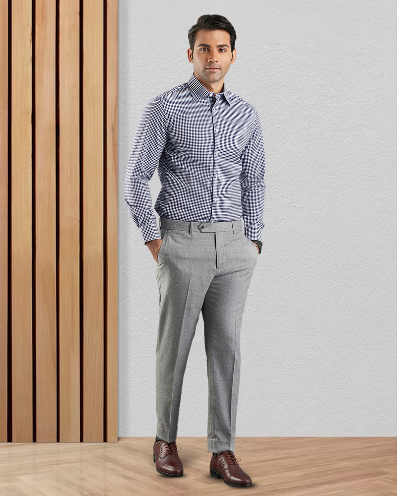 Marineblaues, kleines Gingham-Hemd
