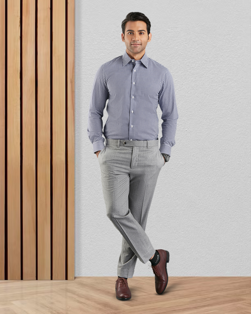 Marineblaues, kleines Gingham-Hemd