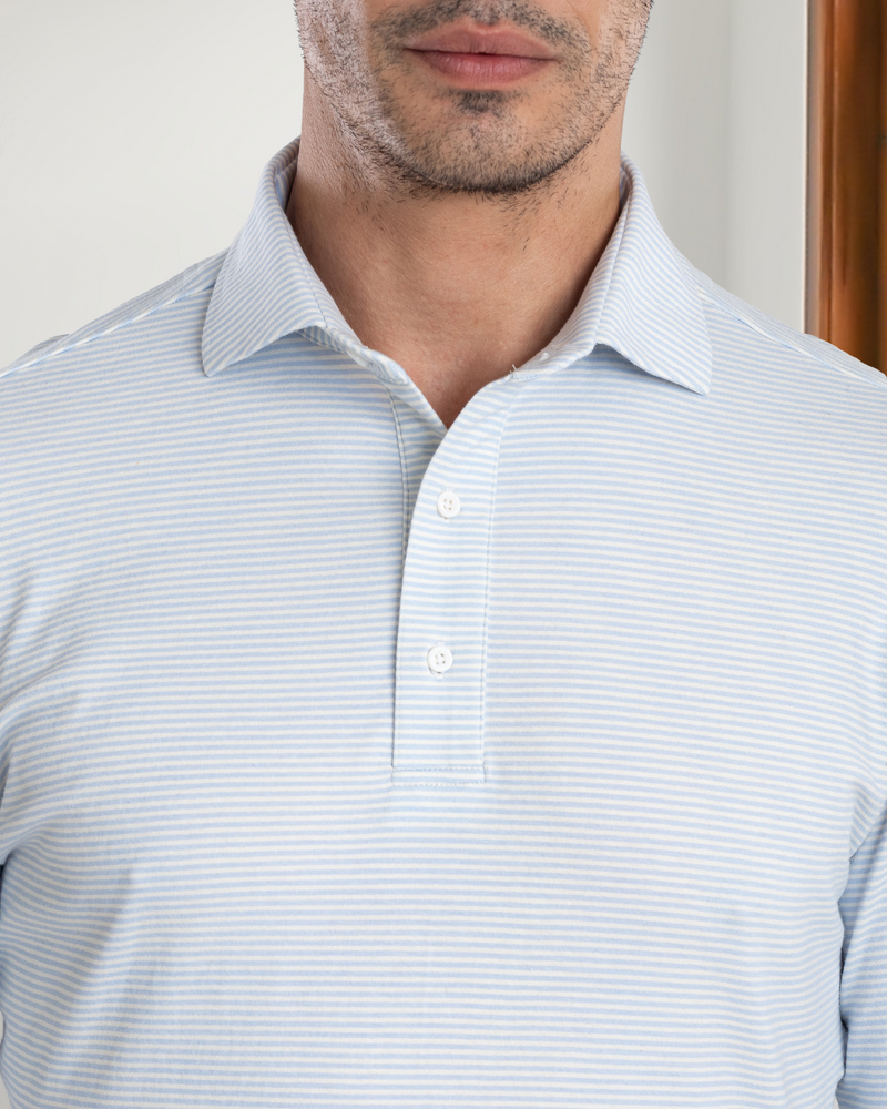 Hellblau-weißes Polo-T-Shirt mit Candy-Streifen