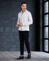 Poloshirt mit grauen und weißen Zuckerstreifen