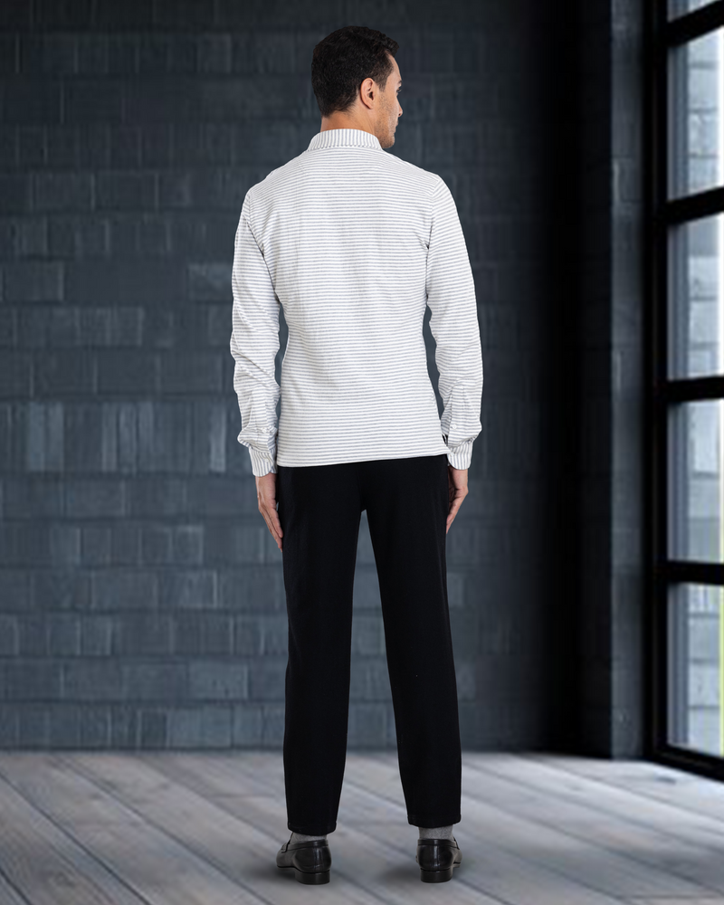 Poloshirt mit grauen und weißen Zuckerstreifen