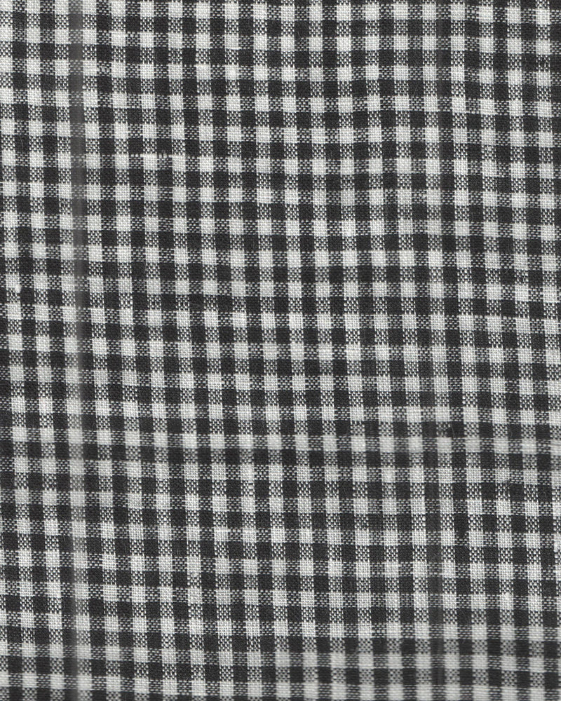 Schwarz-weiß kariertes Leinen